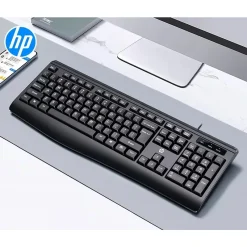 لوحة مفاتيح HP K200 السلكية USB (باللون الأسود) | تصميم مريح كامل الحجم | لوحة مفاتيح مكتبية مقاومة للانسكابات بالتوصيل والتشغيل
